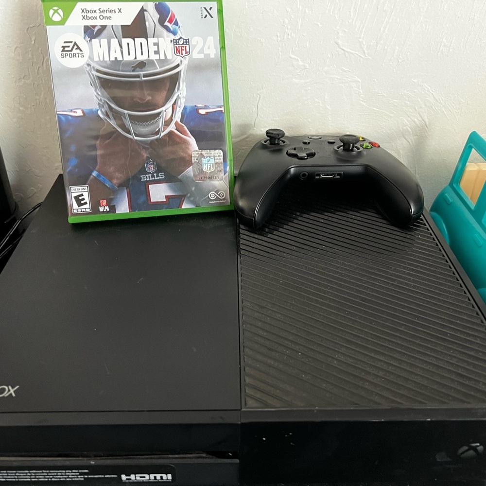 Xbox One w/ (1) Controller, cords & Madden 24